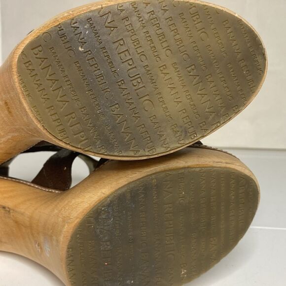BANANA REPUBLIC Wood & Leather Chunky Heels - Picture 10 of 13